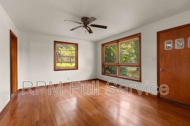 Photo - 570 Carol Dr