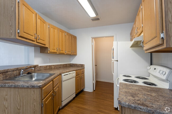 1BR, 1BA - 750SF