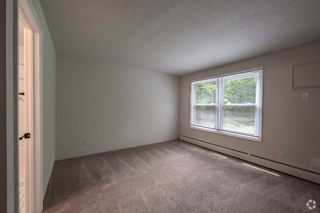 2BD, 2.5BA - 1,250SF - Westfield Glen - Primary Bedroom - Westfield Glen