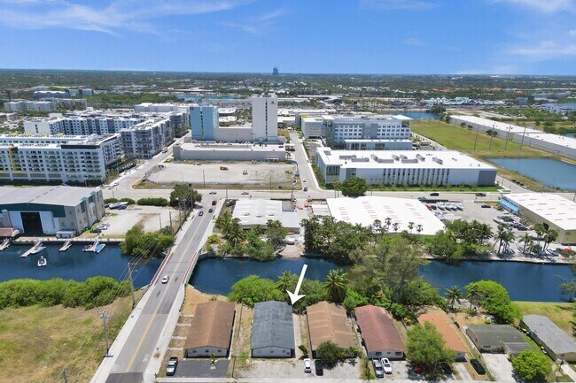 Building Photo - 105 NW 14th Way Rental