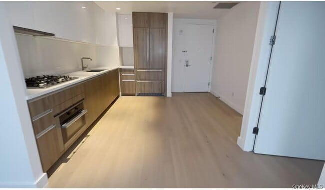 Photo - 136-18 Maple Ave Unit 10E