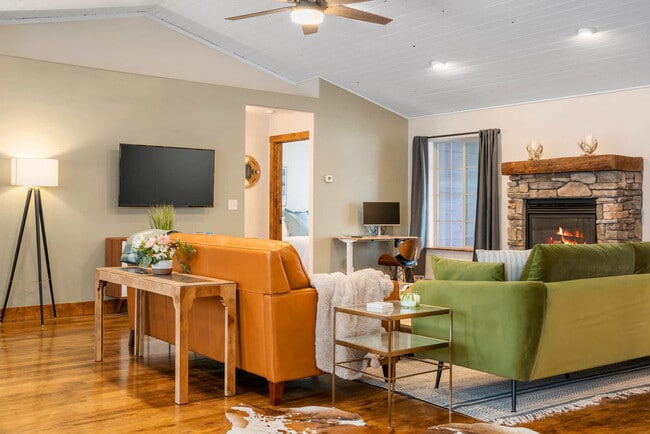 Photo - 1054 Canoe Loop Unit ID1379480P