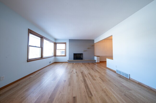 Photo - 5209 W 61st St