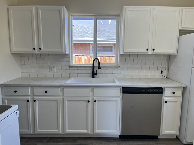 Kitchen - 2463 Saulsbury St House