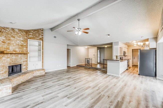 Photo - 2306 Cambridge Ct N