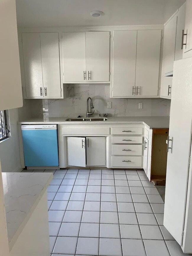 Photo - Live in comfort and style in this bright and spacious 1-bedroom unit located in the heart of Stud...