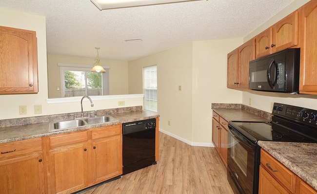 Photo - 15282 Beam St