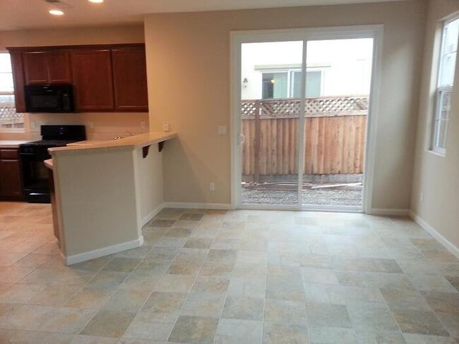 Photo - Beautiful 3 bedroom 2.5 bathroom home for rent in Lincoln!