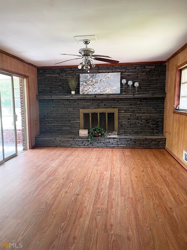 Photo - 6885 Old National Hwy