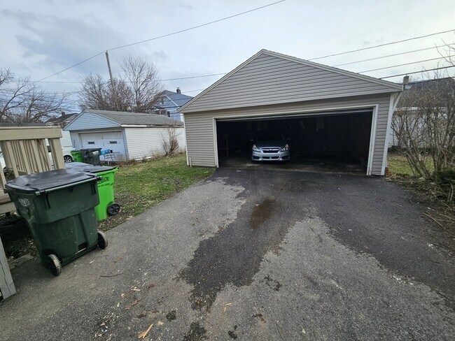 Photo - 10014 Sladden Ave