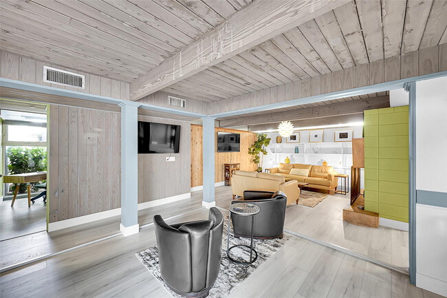 Building Photo - 234 Pine Ave