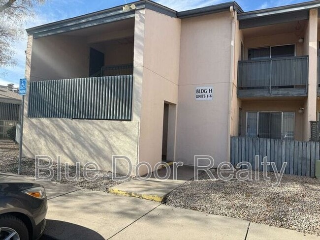 Building Photo - 4601 Carlisle Blvd NE