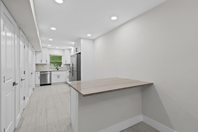 Photo - 1339 Ave Unit UPSTAIRS