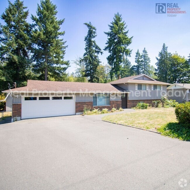 Building Photo - Charming 3 Bedroom with Huge Backyard! Rental
