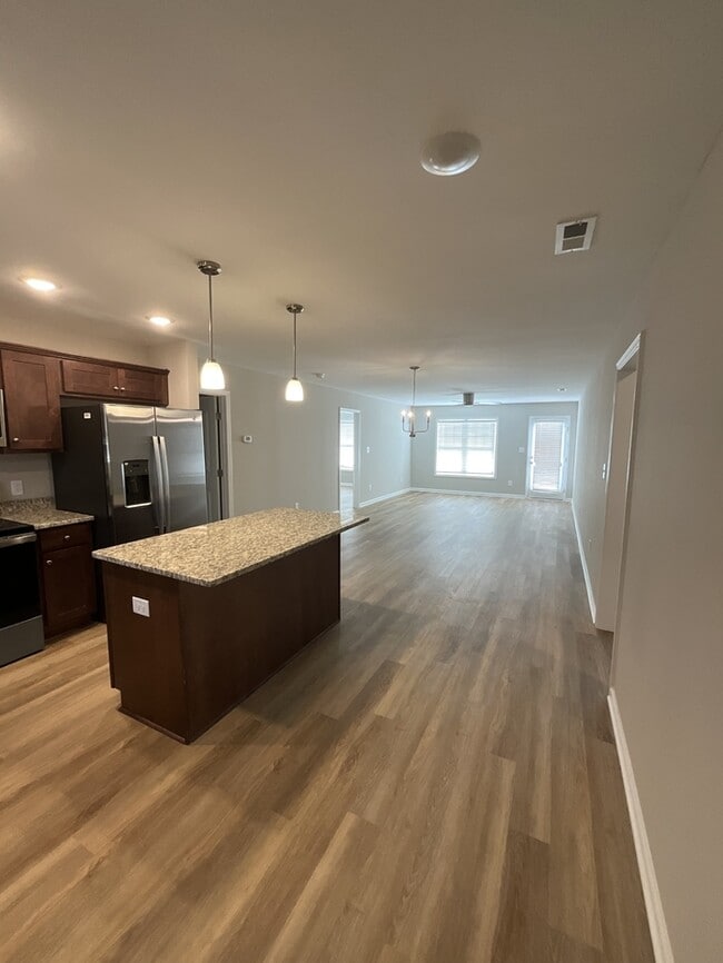 Photo - 807 Middleton Rd