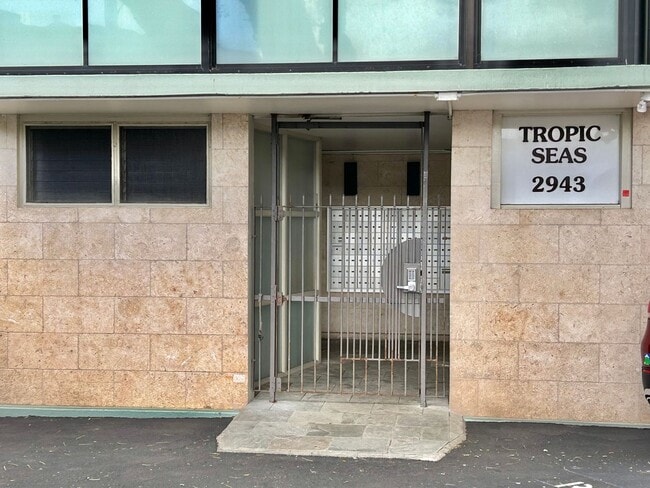 Photo - Tropic Seas one bdrm., one bath apartment, Oceanfront property, by Diamond Head and Kapiolani Park! Unit 103