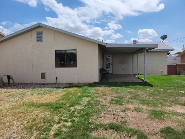 Photo - 3 Bedroom, 2bath, pet friendly