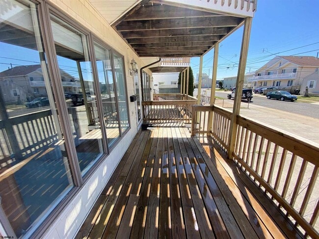 Photo - 345 36th St S