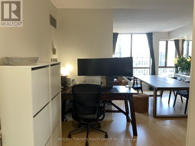 Photo - 40 Scollard St Unit 1104