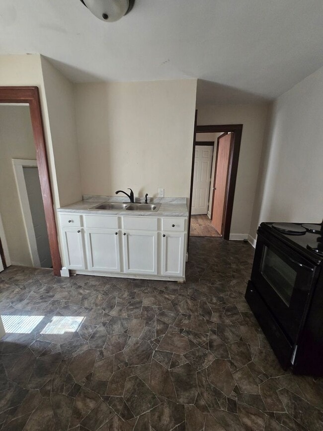 Photo - Spacious One Bedroom Duplex Near E. Michigan and Emerson