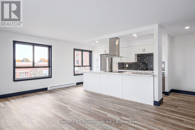 Photo - 250 Hurontario St Unité 2