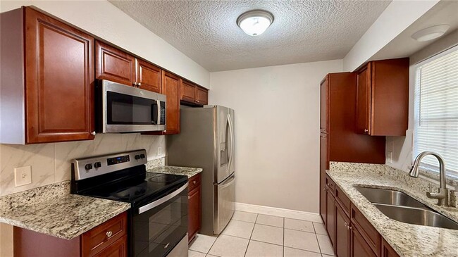 Photo - 210 N Lone Oak Dr