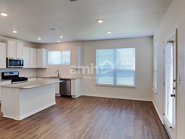 Photo - 2719 Spencebrook