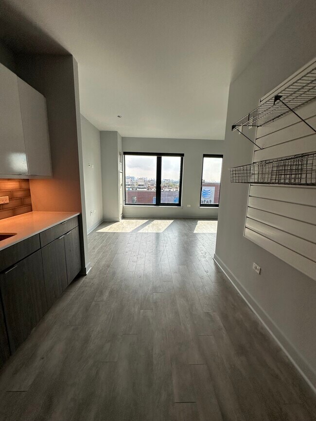 Photo - 1025 W Addison St Unidad 830