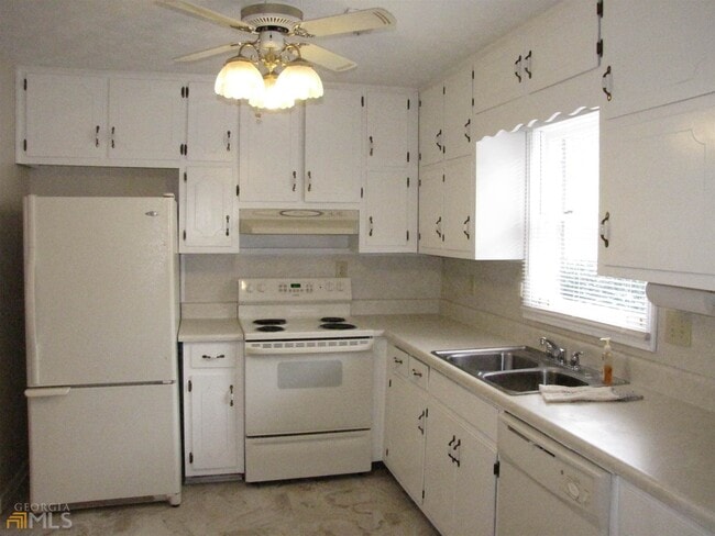 Photo - 445 Williamsburg Way