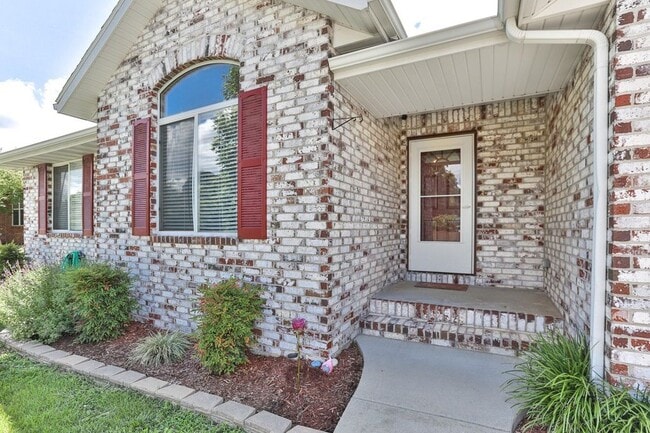 Photo - 647 S Meteor Ave