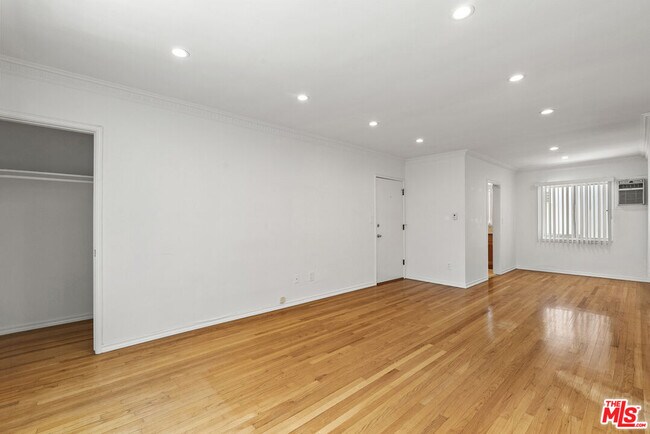 Photo - 1235 N Harper Ave Unit 25