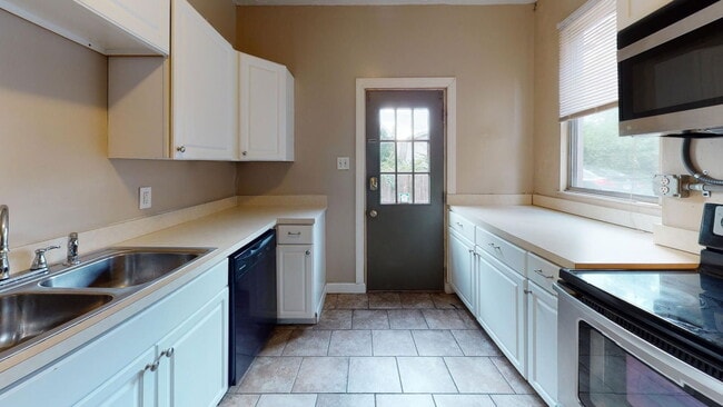 Photo - 2305 Rohs St