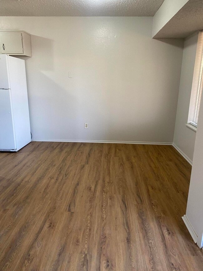 Photo - 7404 Fir Ave