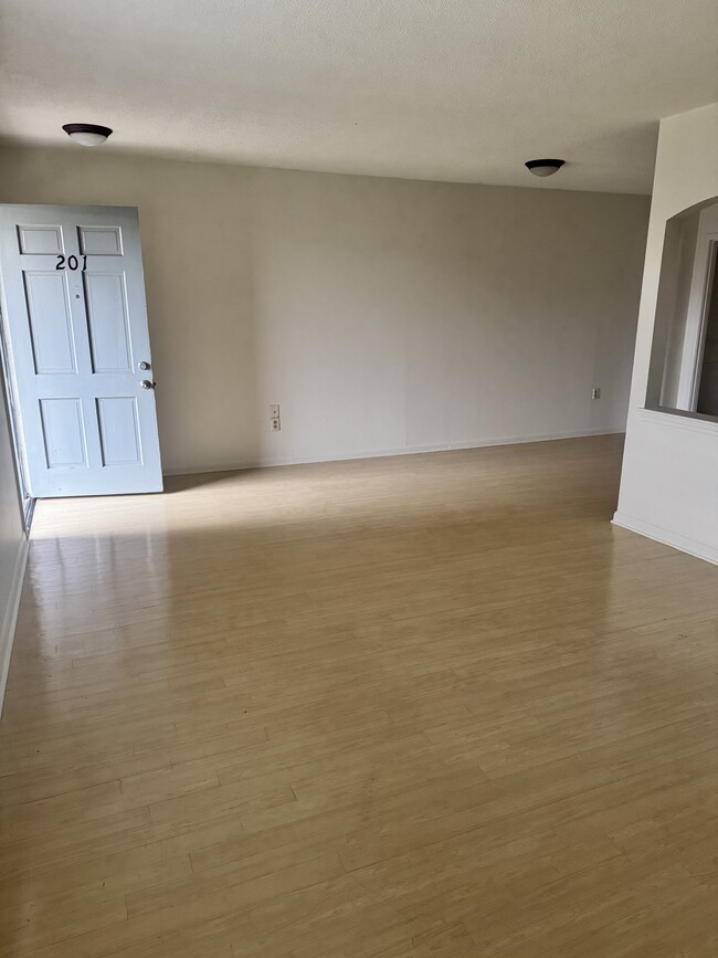 Photo - 4600 Parliament Dr Unit 201