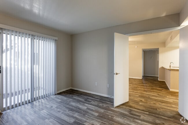 2BR, 2BA - 1120SF