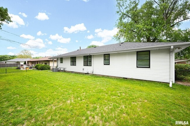 Photo - 1407 W Sunnyview Dr