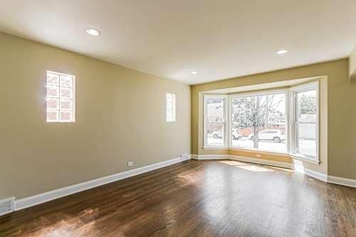 6043 W Bryn Mawr Ave