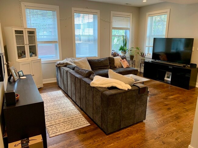 Photo - 2658 W Homer St