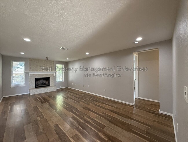 Photo - 1071 Castlebury Mansion
