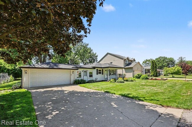 Photo - 1064 Woodslee Ave