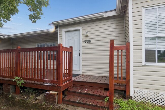 Photo - 1709 W 4th St