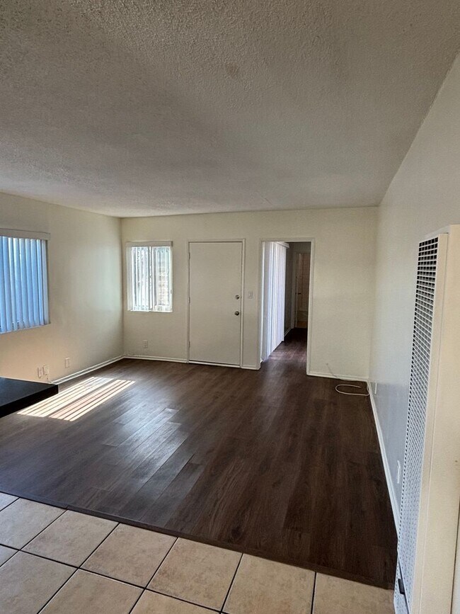 841 W 5th St Unit 4
