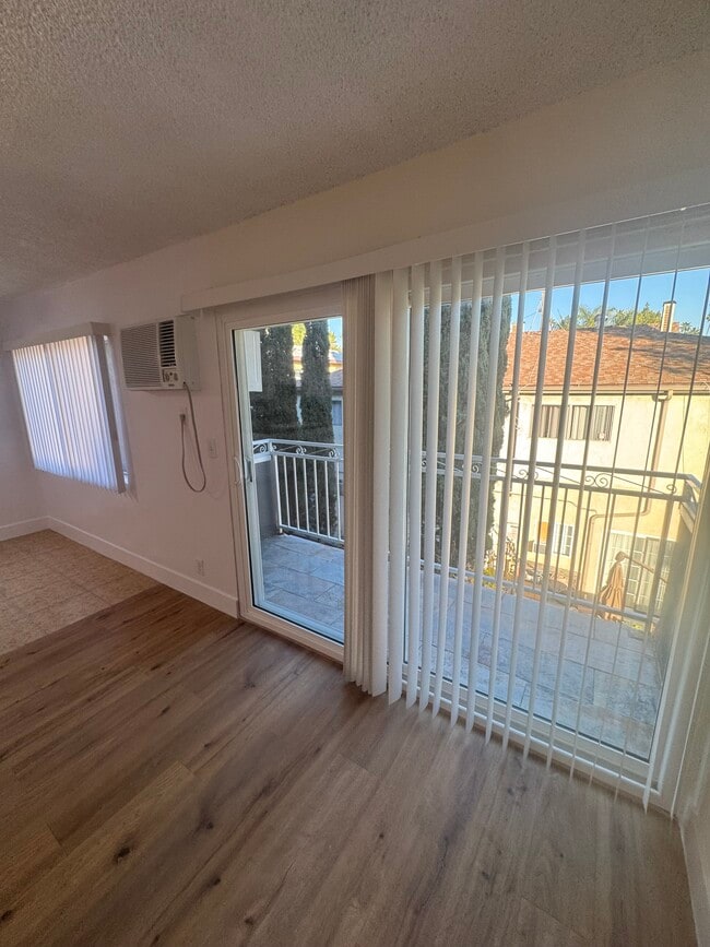 Photo - 1810 N Bronson Ave Unidad 211