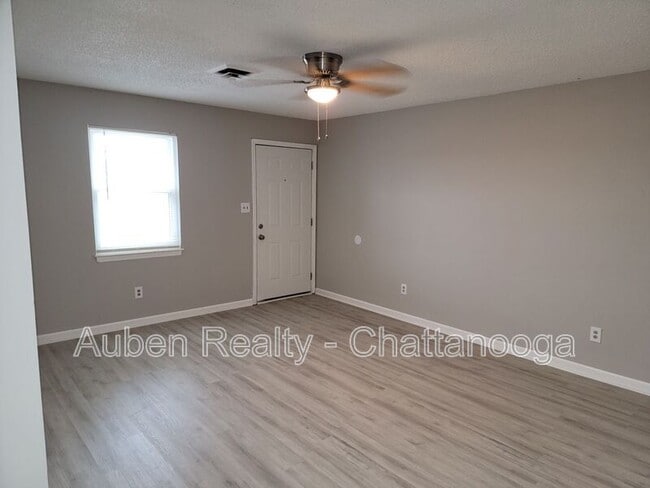 Photo - 446 9th St SE