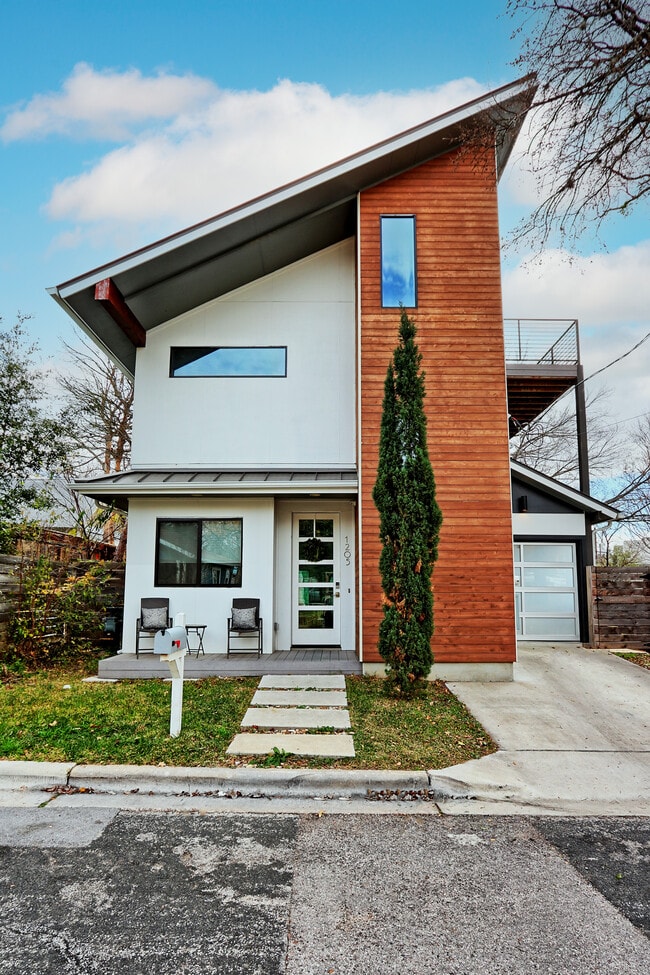 Photo - 1205 Short Hackberry St House