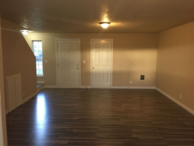 Photo - Updated Duplex -3 Bedroom 1.5 Bath - 4886 Fergus Avenue!