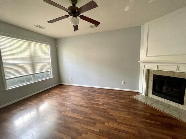 Photo - 400 Grayson Way