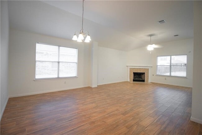 Photo - 107 Thompson Trail