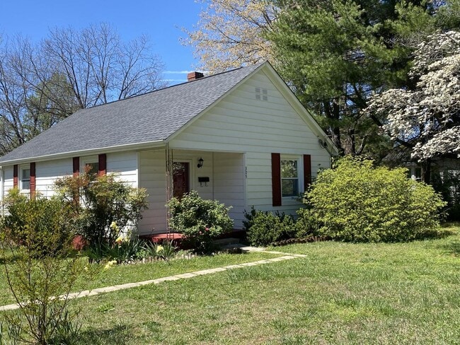 Building Photo - 305 N 9th St