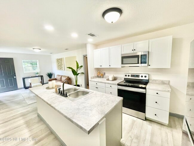 Building Photo - 7381 Fernandina Ave Rental